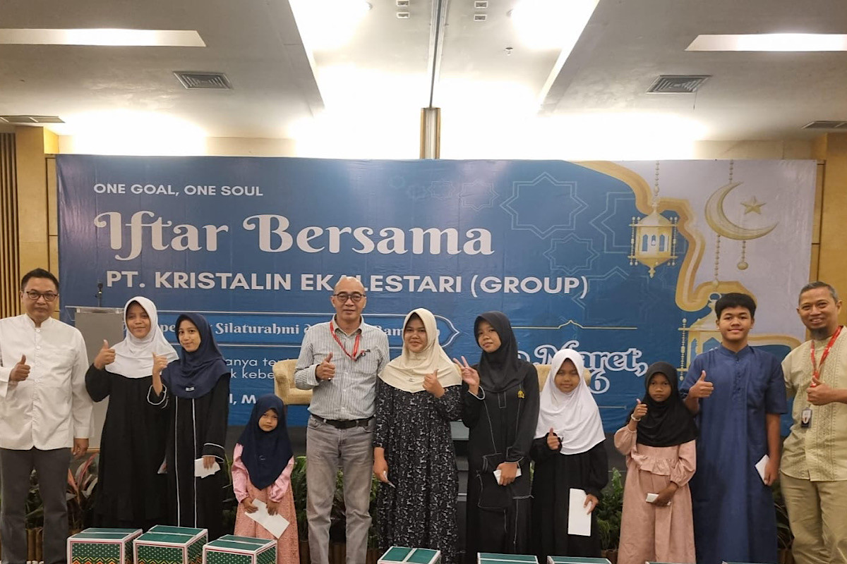 Acara buka puasa bersama anak yatim dan keluarga korban KKB oleh Kristalin Ekalestari