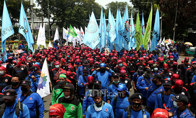aksi buruh KSPI di DPR RI untuk memperjuangkan hak pekerja